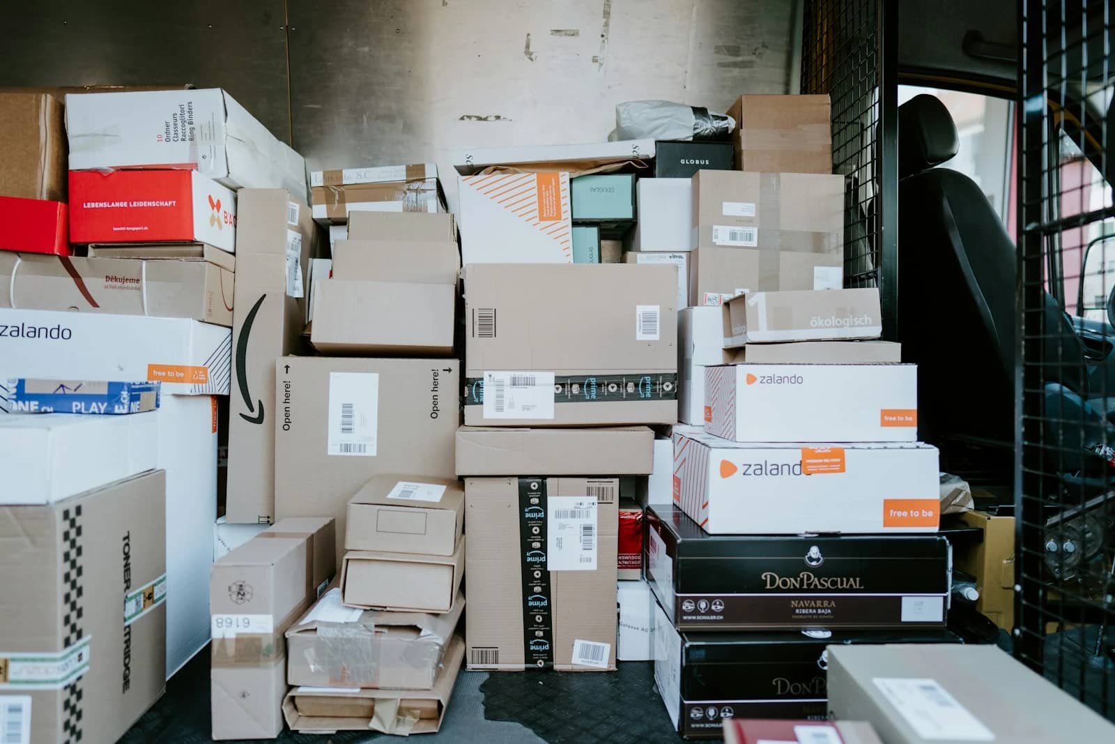 Shipping Apps Compared: Is USPS or UPS Cheaper?