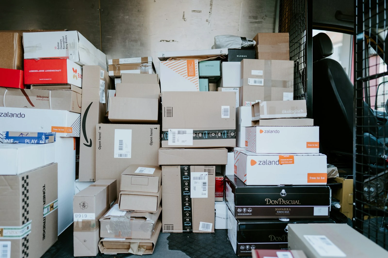 Shipping Apps Compared: Is USPS or UPS Cheaper?