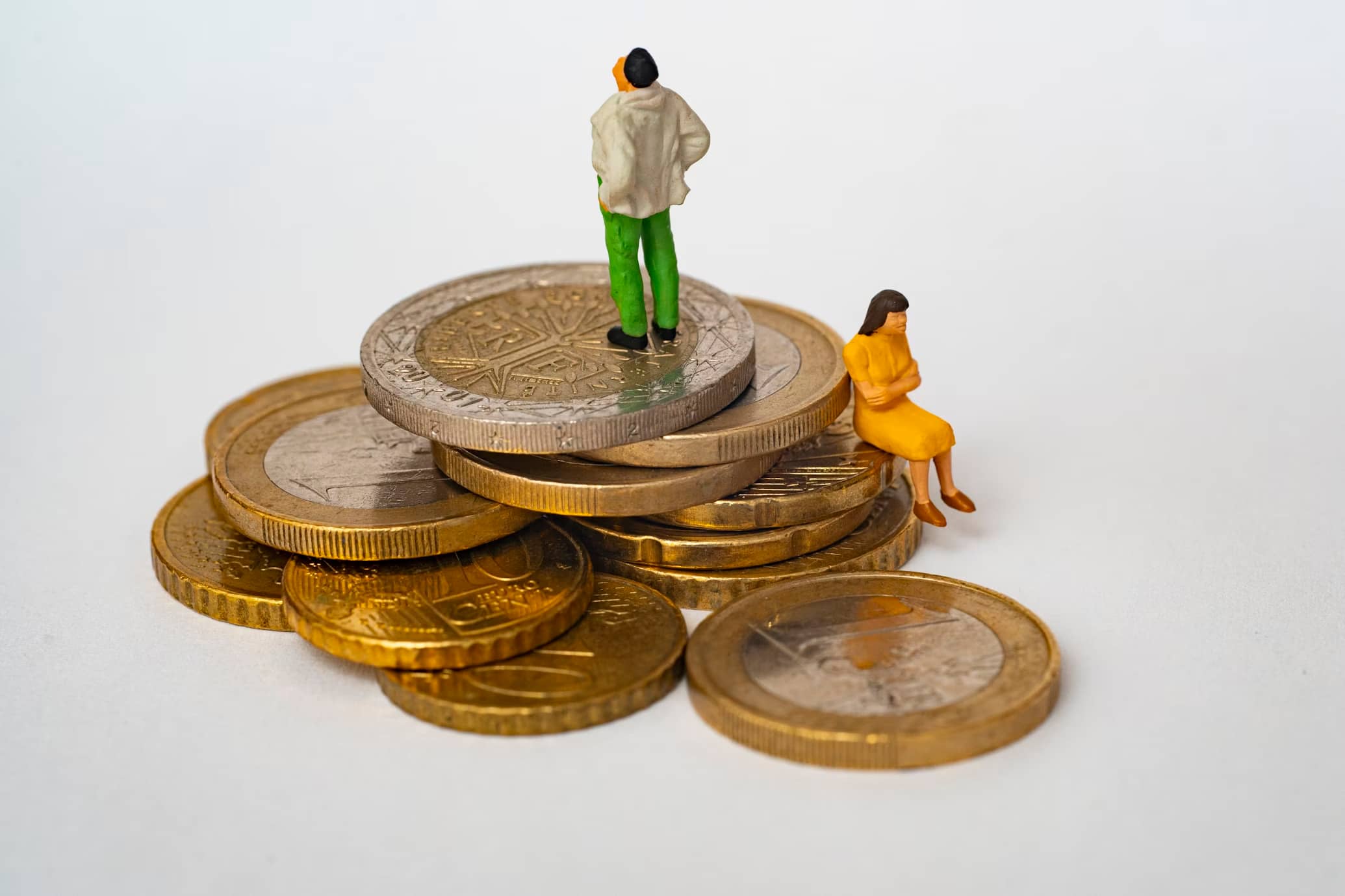 Finding Financial Harmony: The Joint-Separate Hybrid Approach for Couples