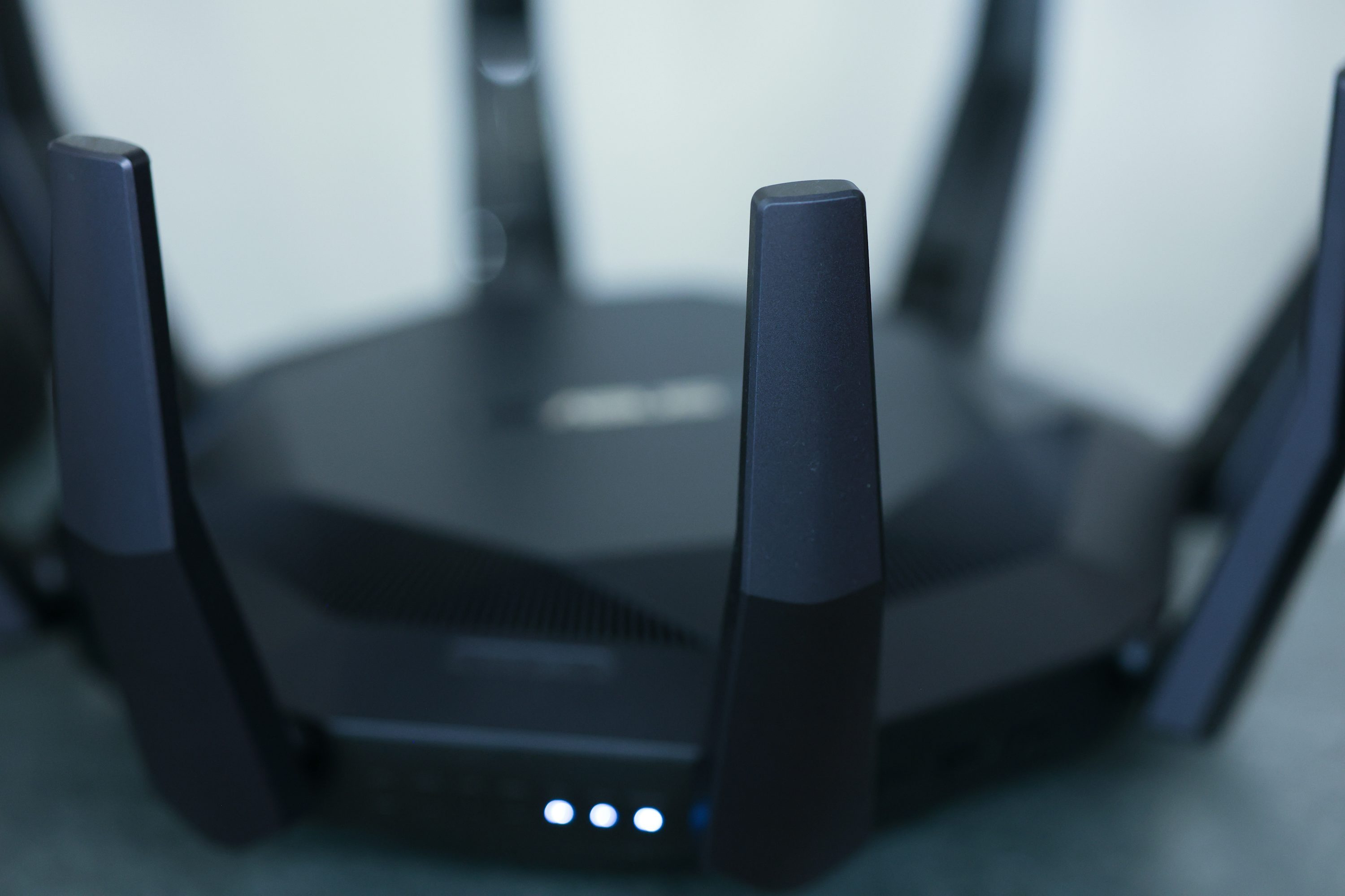 Cut Your Internet Bill: 5 Android & iPhone Apps