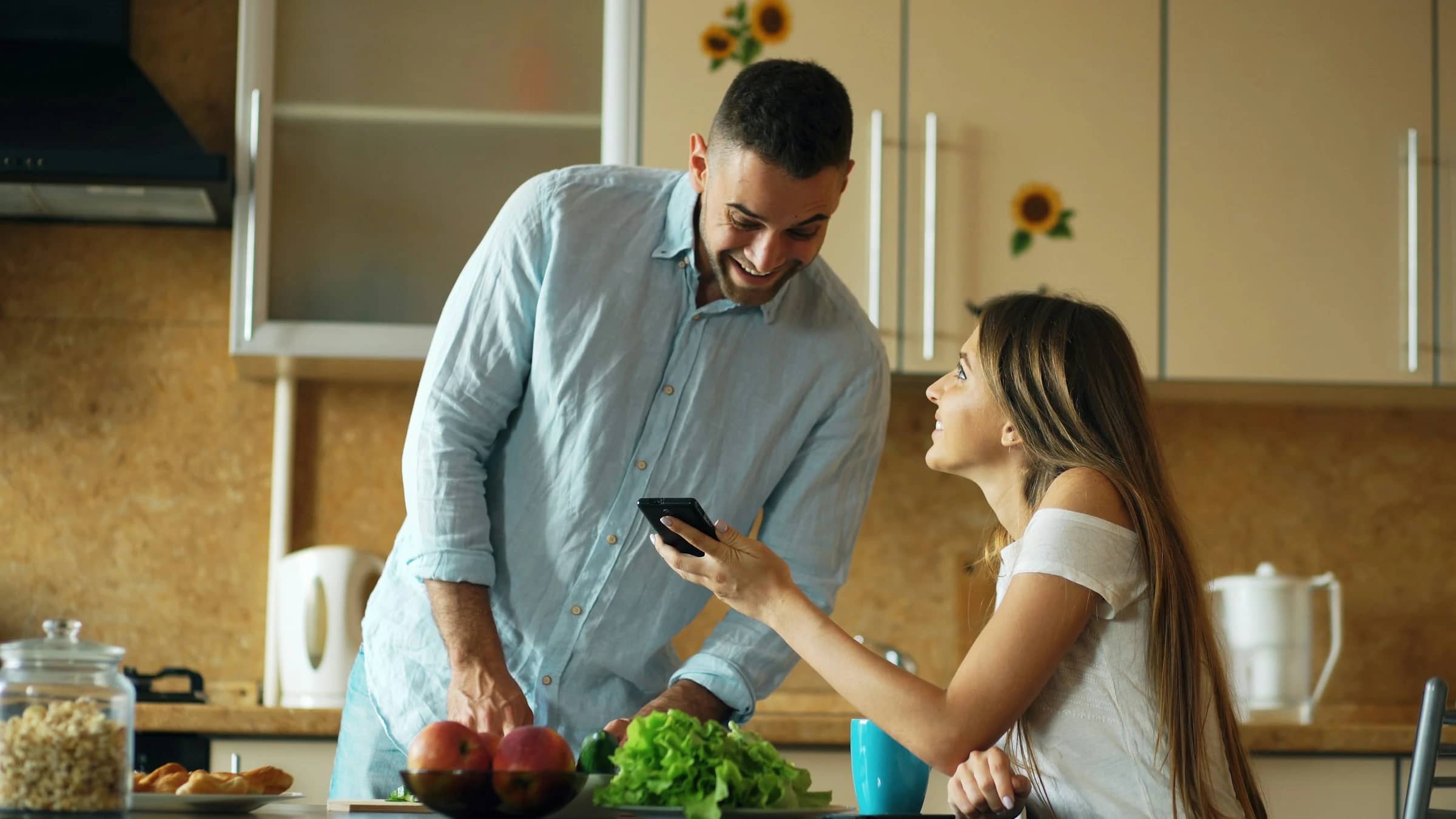 How to Keep a Family Budget on Track With Shared Apps