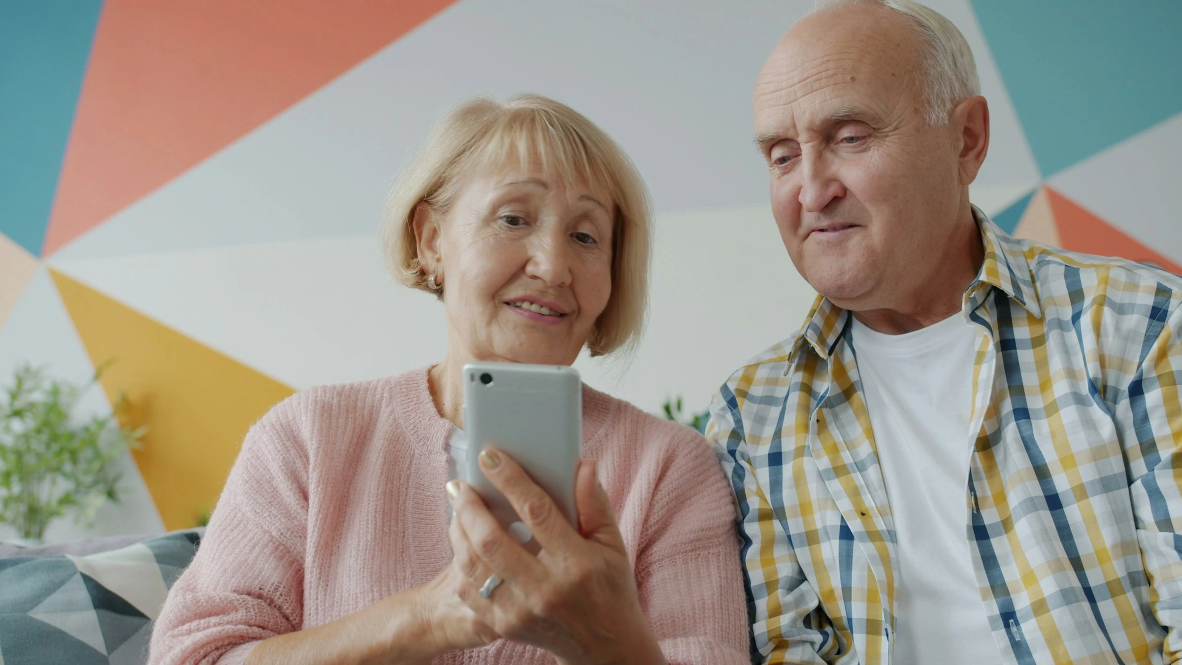 How to Share Caregiving Costs Fairly With Apps